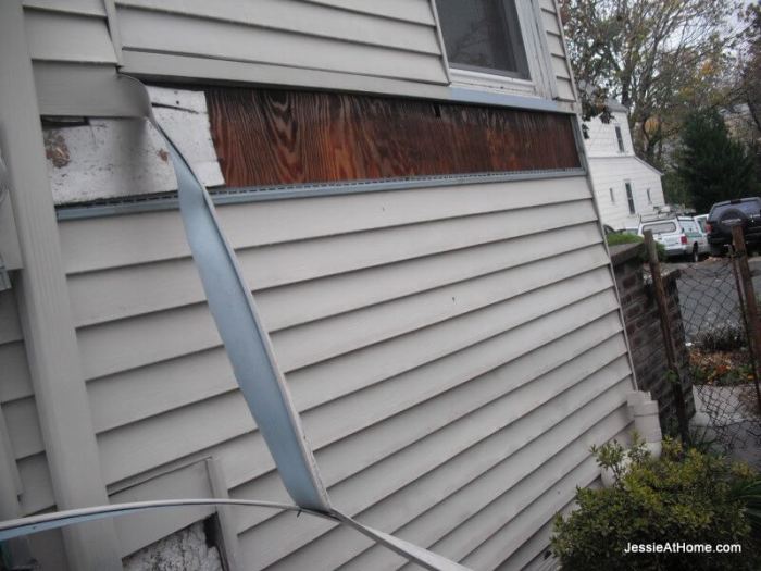 Why Your Top Piece of Vinyl Siding Keeps Falling Off? - Fix It In The Home